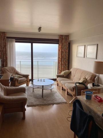 Ruim appartement met zeezicht in Westende Middelkerke Buitenkant foto