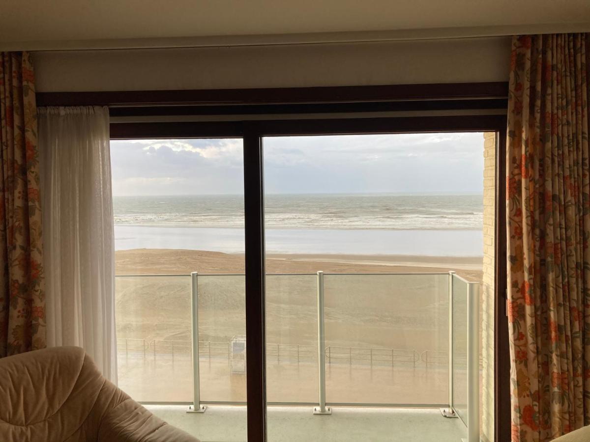 Ruim appartement met zeezicht in Westende Middelkerke Buitenkant foto