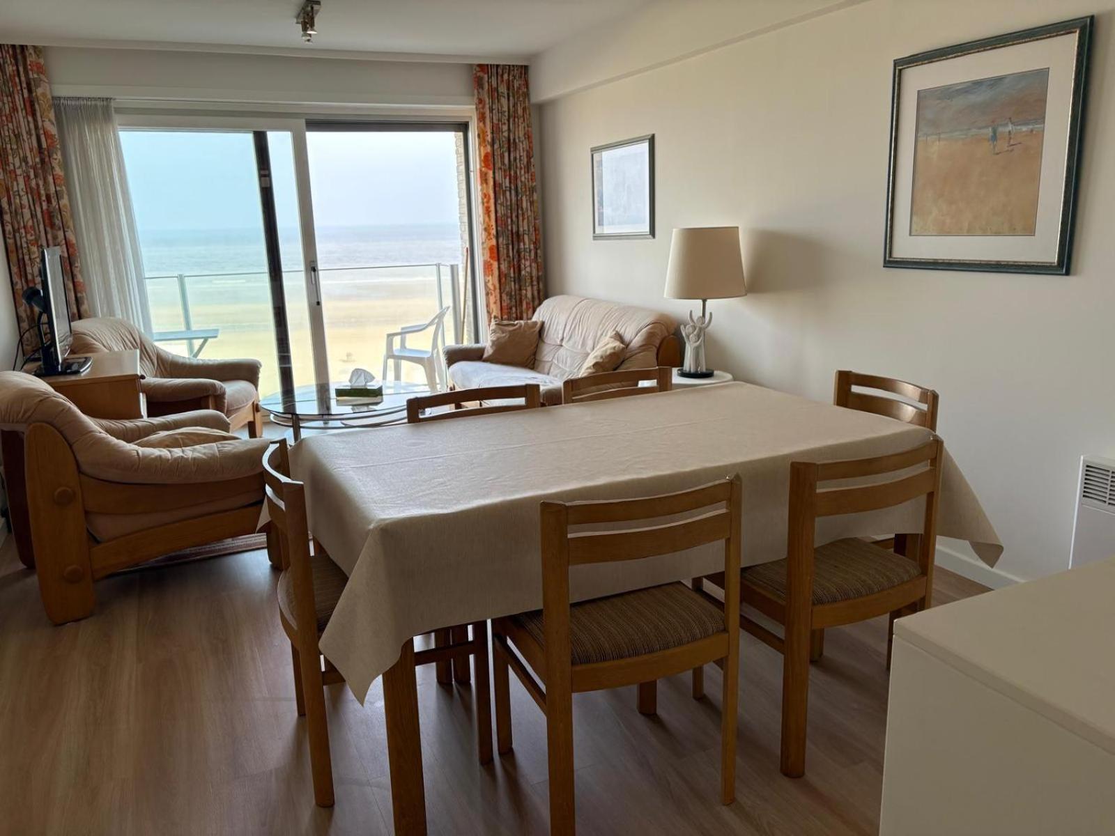 Ruim appartement met zeezicht in Westende Middelkerke Buitenkant foto